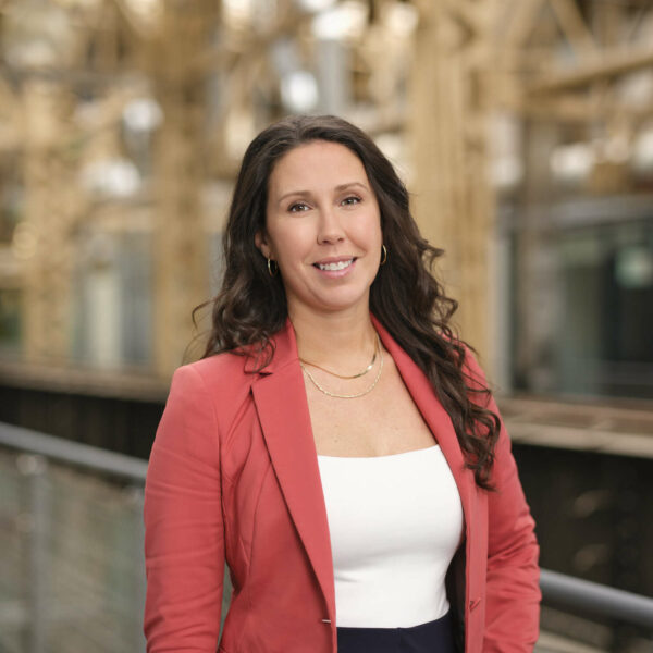 Annie Deneault, Avocate